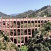 Zdjęcie z Hiszpanii - od strony pobliskiej jaskini La Cueva de Nerja - wygląda imponująco