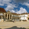 Zdjęcie z Portugalii - istoria tego Uniwersytetu sięga XIII w; to potężny gmach, będący kiedyś Pałacem Królewskim(Paço Real