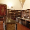 Zdjęcie z Portugalii - a to juz zwykłe regały biblioteczne na wydziale Prawa