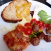 Zdjęcie z Włoch - kolejna przystawka- zapiekany ser, mini kotleciki mięsne, pomidorki, brucchetta