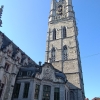 Gandawa ; wieża het Belfort van Gent jest jedną z trzech wież górujących nad starówką Gandawy 
