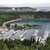 Zdjęcie z Chorwacji - Panorama na port Omiśalj