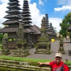 Zdjęcie z Indonezji - Przed Swiatynia Krolewska