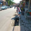 Zdjęcie z Indonezji - Chodzenie po chodnikach 